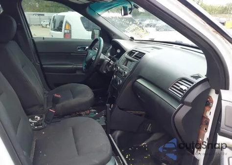 2016 Ford Police Interceptor z USA, uszkodzony, nr VIN 1FM5K8AR3GGA62792